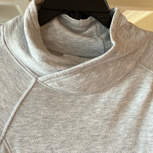 Yogalicious Comfy Cozy Pullover Lightweight Womens Medium - Picture 3 of 7